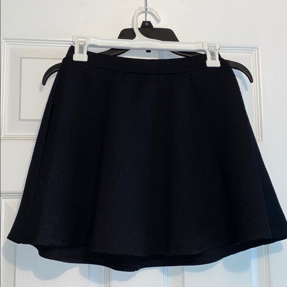 Black textured S skirt